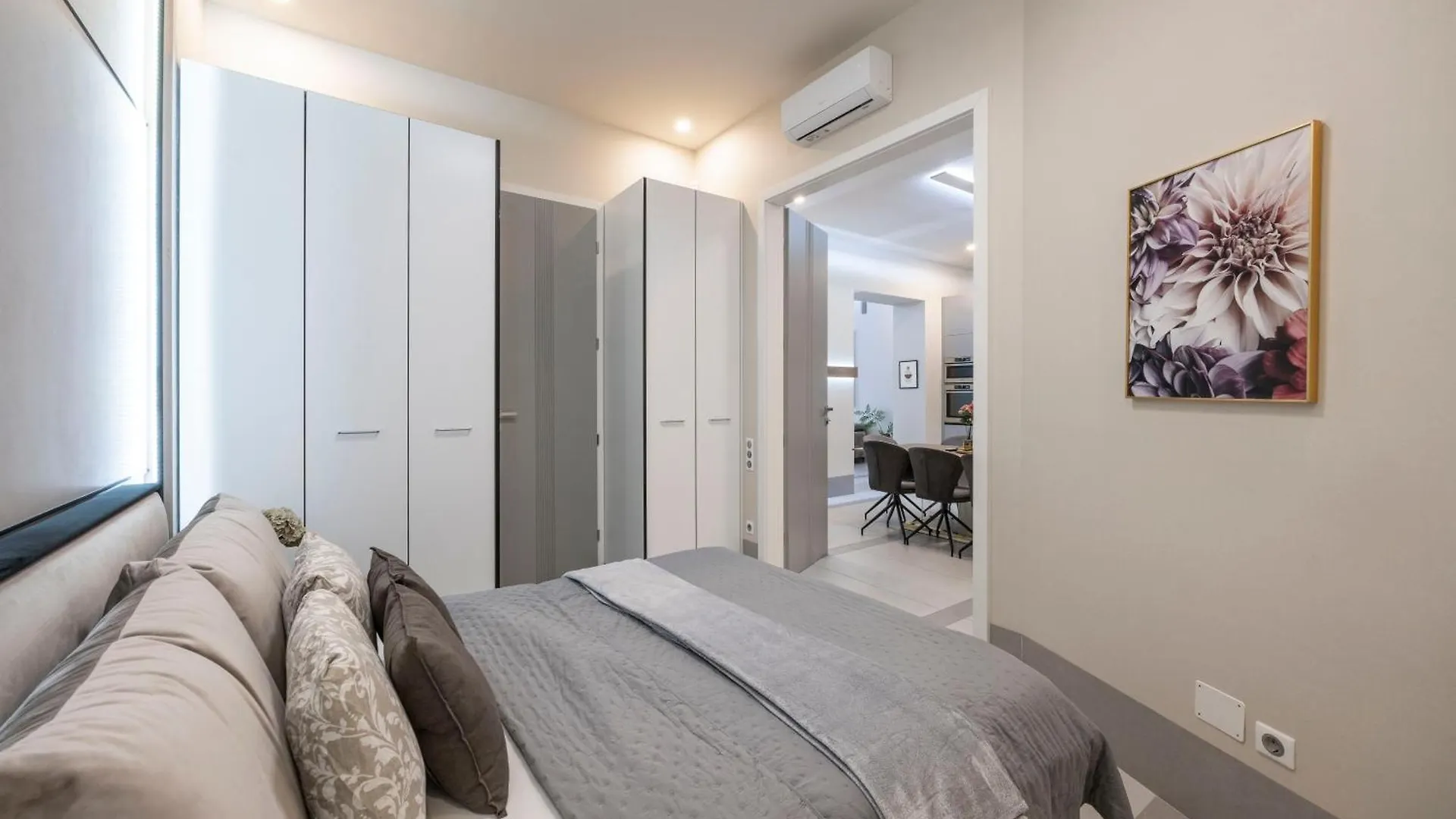Luxurious High-End Grand Suite On The St Stephen Road Budapest Apartment