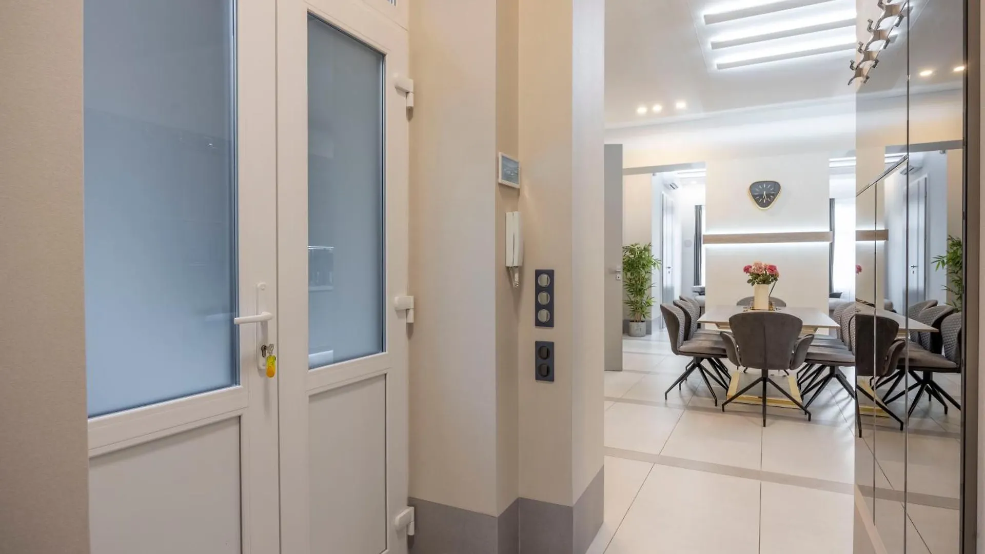 Luxurious High-End Grand Suite On The St Stephen Road Budapest 0*,
