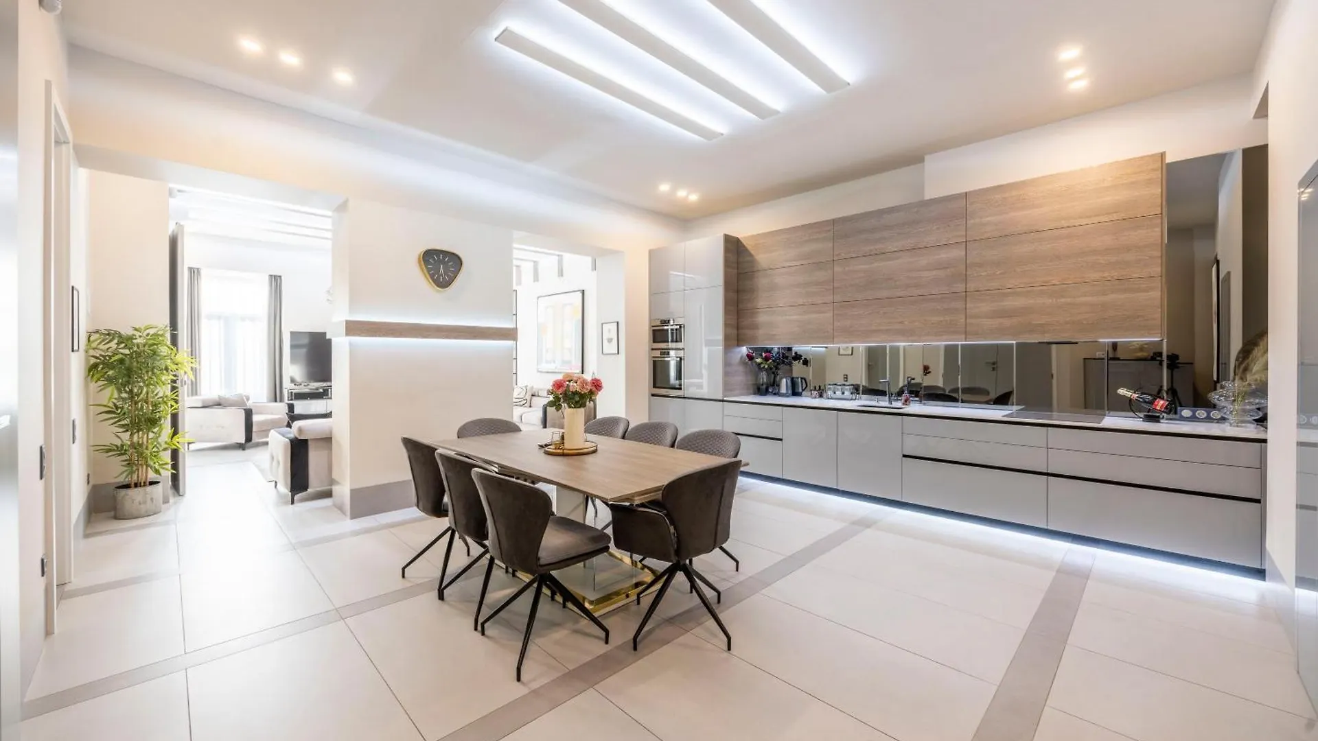 Apartment Luxurious High-End Grand Suite On The St Stephen Road Budapest